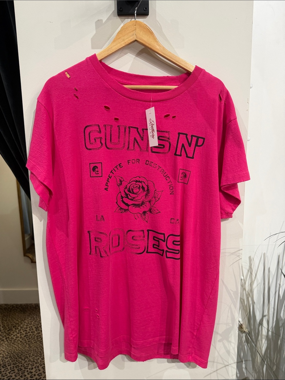 Chaser Hot Pink Graphic 'Guns N' Roses' Short Sleeve Tee